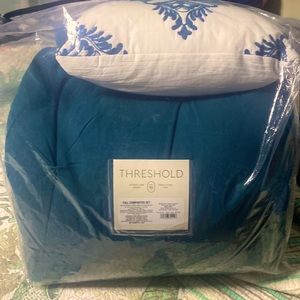 Target Threshold FULL comforter set w/ shams & pillows bed skirt NEW blue aqua